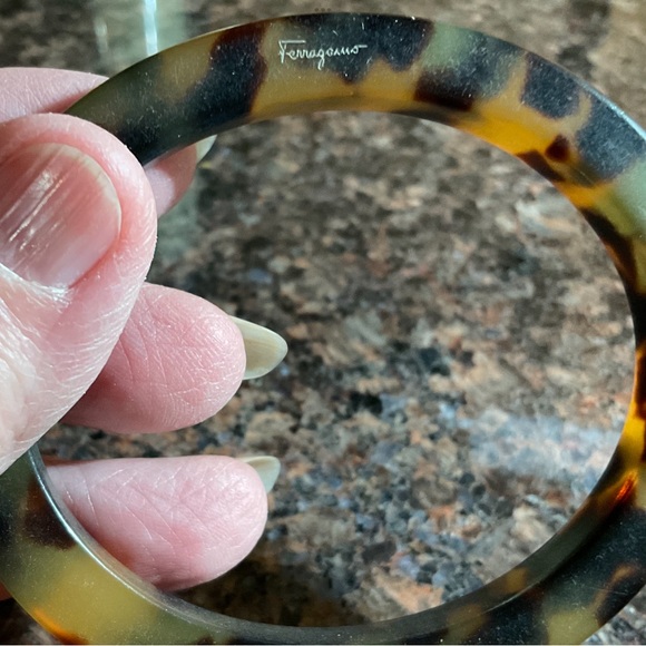 🔥HP🔥Salvatore Ferragamo Vintage Lucite Tortoise Bracelet + Gifts - Picture 7 of 12
